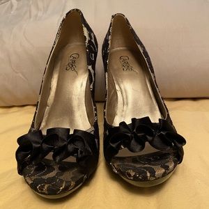 Carlos Santana Black Lace Peep Toe Pump